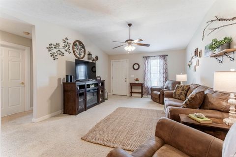 Tiny photo for 513 S Eighth Avenue, Haubstadt, IN 47639 (MLS # 202612398)