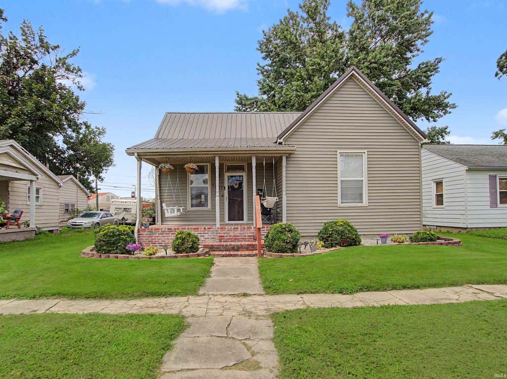 Photo of 1107 E 5th Street, Mount Vernon, IN 47620 (MLS # 202632532)