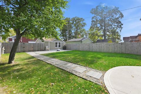 Tiny photo for 2202 Crescent Avenue, Fort Wayne, IN 46805 (MLS # 202543782)