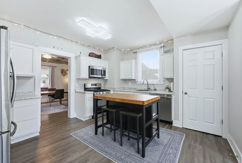 Tiny photo for 2202 Crescent Avenue, Fort Wayne, IN 46805 (MLS # 202543782)