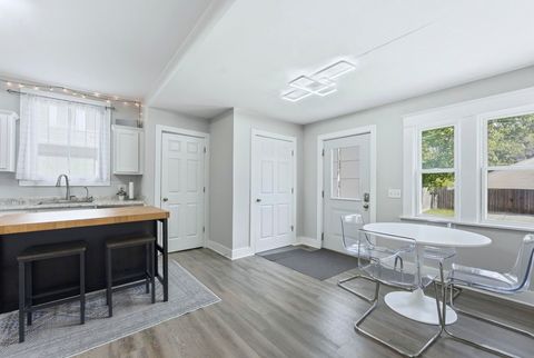 Tiny photo for 2202 Crescent Avenue, Fort Wayne, IN 46805 (MLS # 202543782)