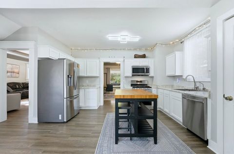 Tiny photo for 2202 Crescent Avenue, Fort Wayne, IN 46805 (MLS # 202543782)