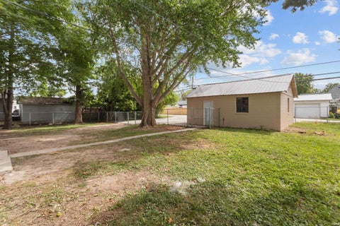 Tiny photo for 709 E MAIN Street, Greentown, IN 46936 (MLS # 202638095)