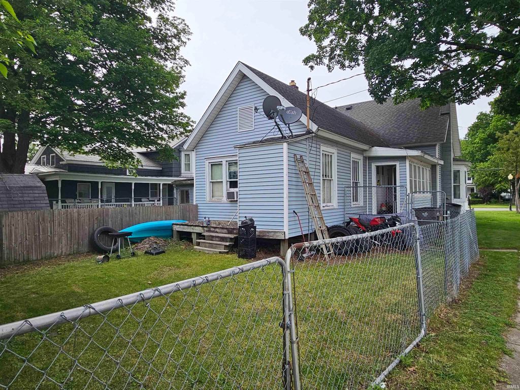 Photo of 201 W Vistula St, Bristol, IN 46507 (MLS # 202620080)