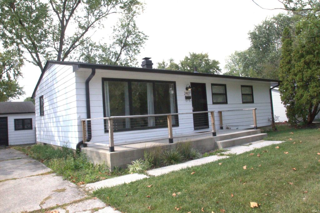 Photo of 2407 Sherborne Boulevard, Fort Wayne, IN 46805 (MLS # 202541728)