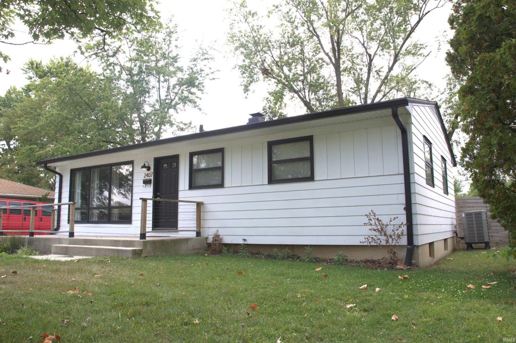 Photo of 2407 Sherborne Boulevard, Fort Wayne, IN 46805 (MLS # 202541728)