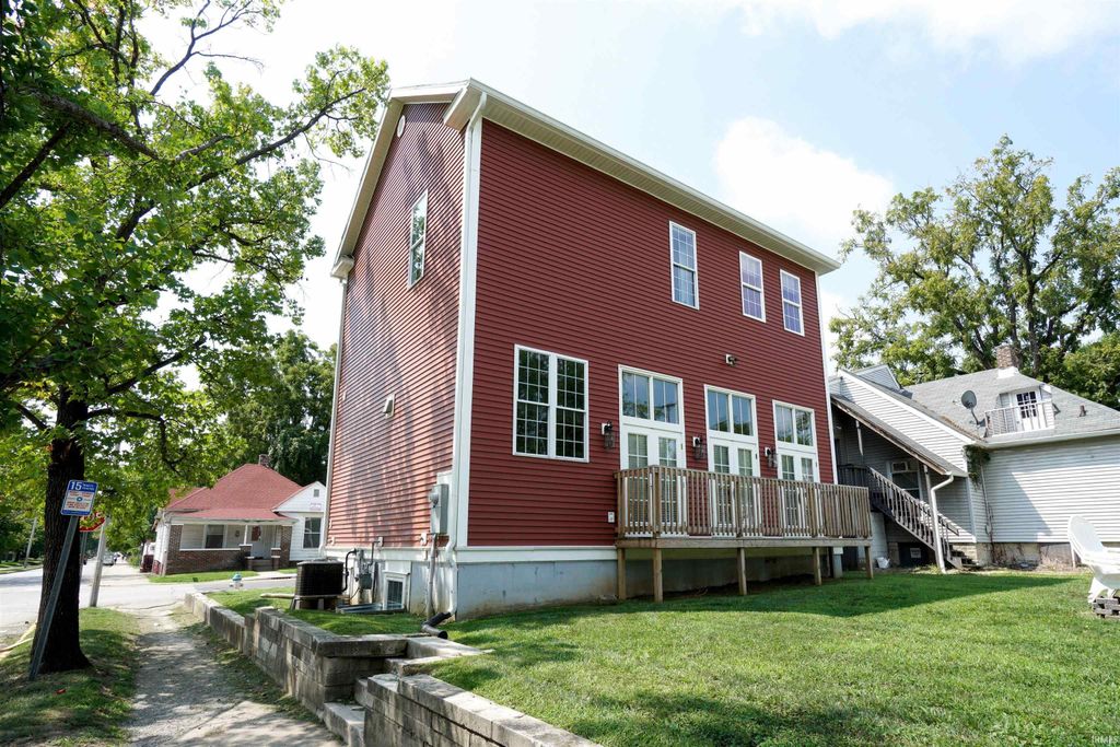 Photo of 431 E 10Th Street, Bloomington, IN 47408 (MLS # 202548773)