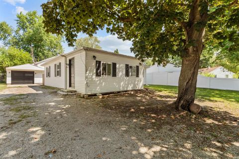 Tiny photo for 1616 Columbus Boulevard, Kokomo, IN 46901 (MLS # 202532751)