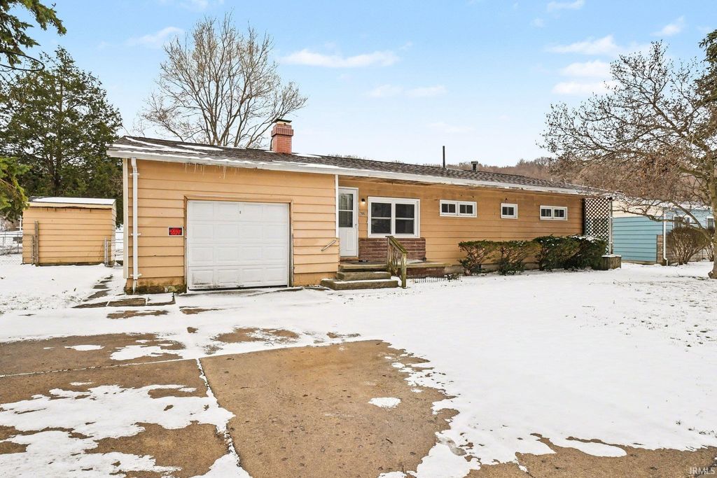 Photo of 2005 Panama Street, Mishawaka, IN 46544 (MLS # 202609208)