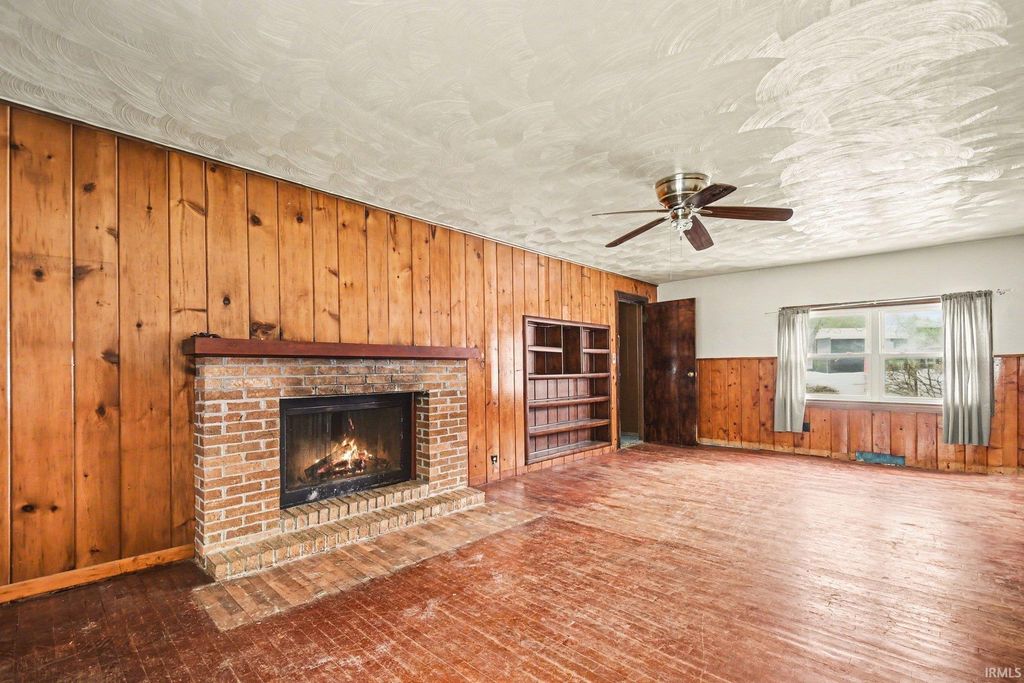 Photo of 2005 Panama Street, Mishawaka, IN 46544 (MLS # 202609208)