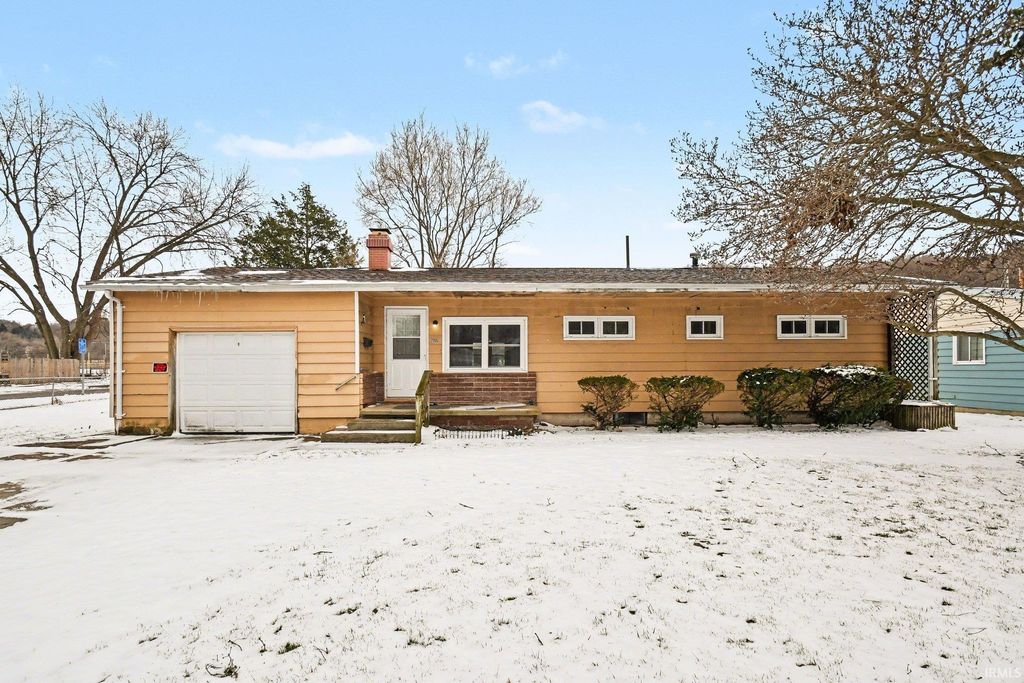 Photo of 2005 Panama Street, Mishawaka, IN 46544 (MLS # 202609208)