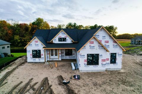 Tiny photo for 18560 Fontana Drive, South Bend, IN 46637 (MLS # 202541988)