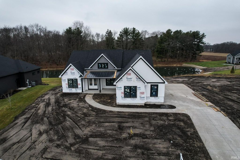 Photo of 18560 Fontana Drive, South Bend, IN 46637 (MLS # 202541988)