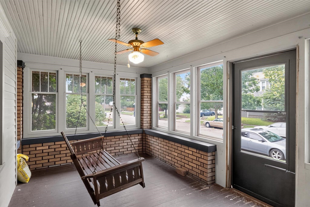 Photo of 131 Kenyon Avenue, Elkhart, IN 46516 (MLS # 202633593)