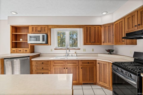 Tiny photo for 6519 W State Road 26 Road, Rossville, IN 46065 (MLS # 202644966)