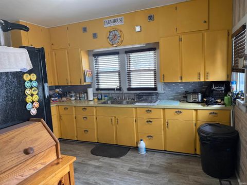 Tiny photo for 8168 S County Road 1100 E, Galveston, IN 46932 (MLS # 202605504)