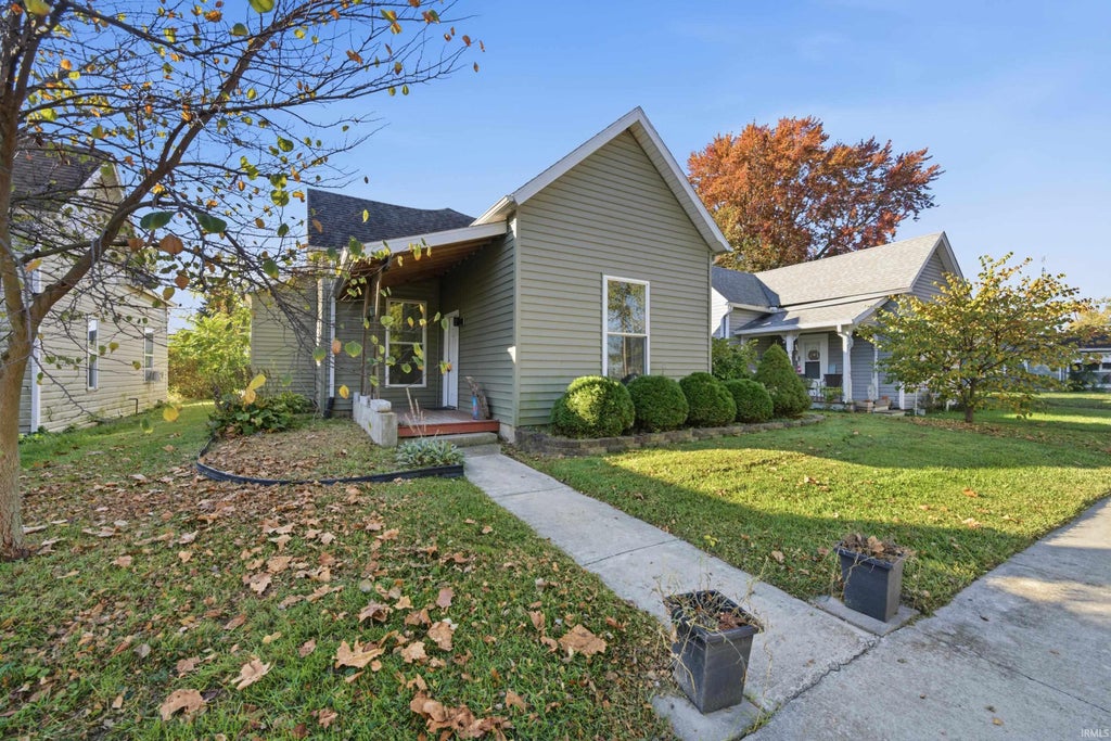 Photo of 1211 W 10th Street, Muncie, IN 47302 (MLS # 202644207)