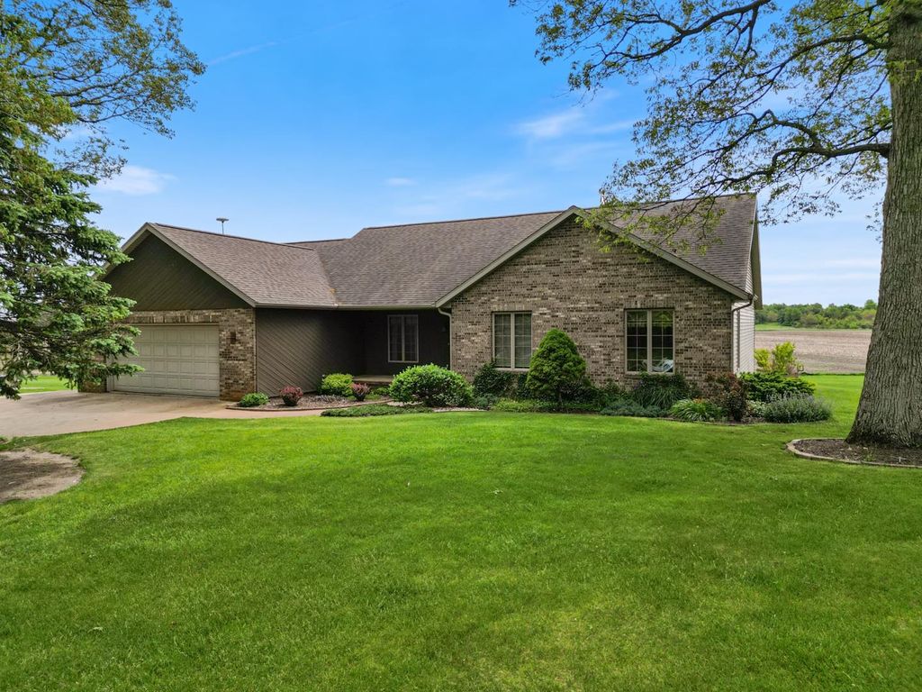 Photo of 7771 W Circle South Drive, Ligonier, IN 46767 (MLS # 202619811)