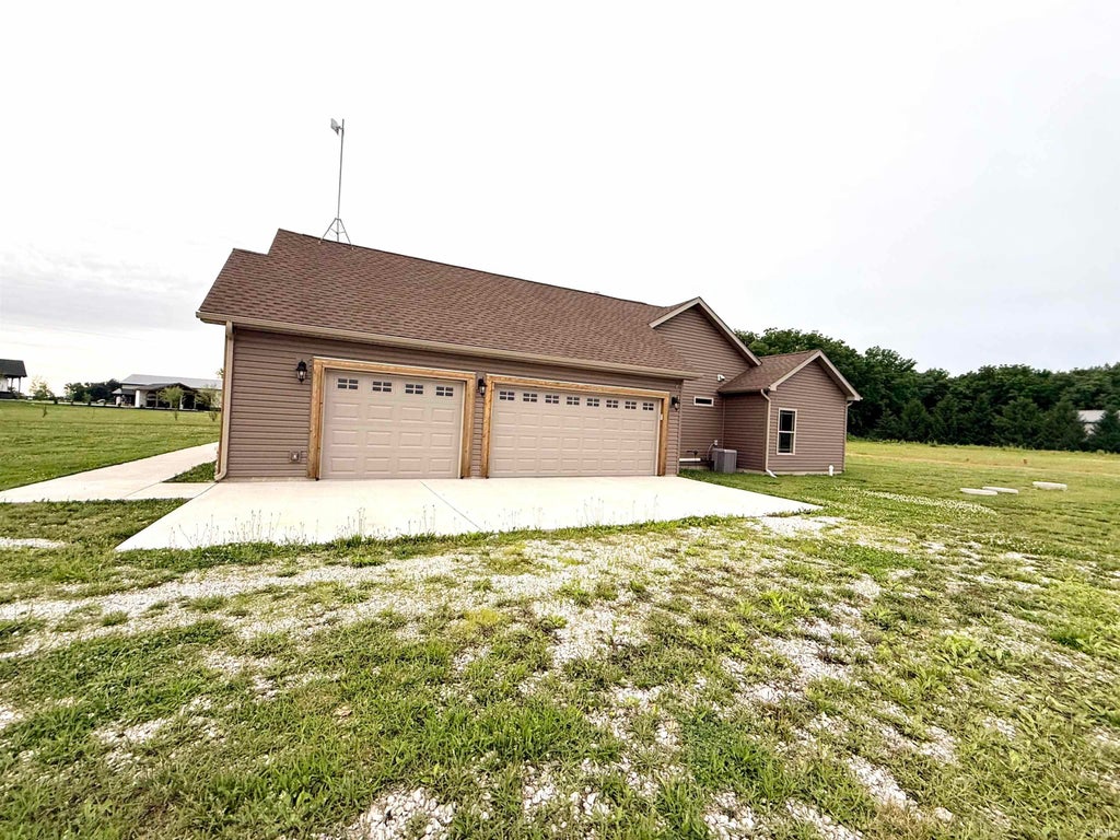 Photo of 2114 S Pine Run, Oxford, IN 47971 (MLS # 202626215)