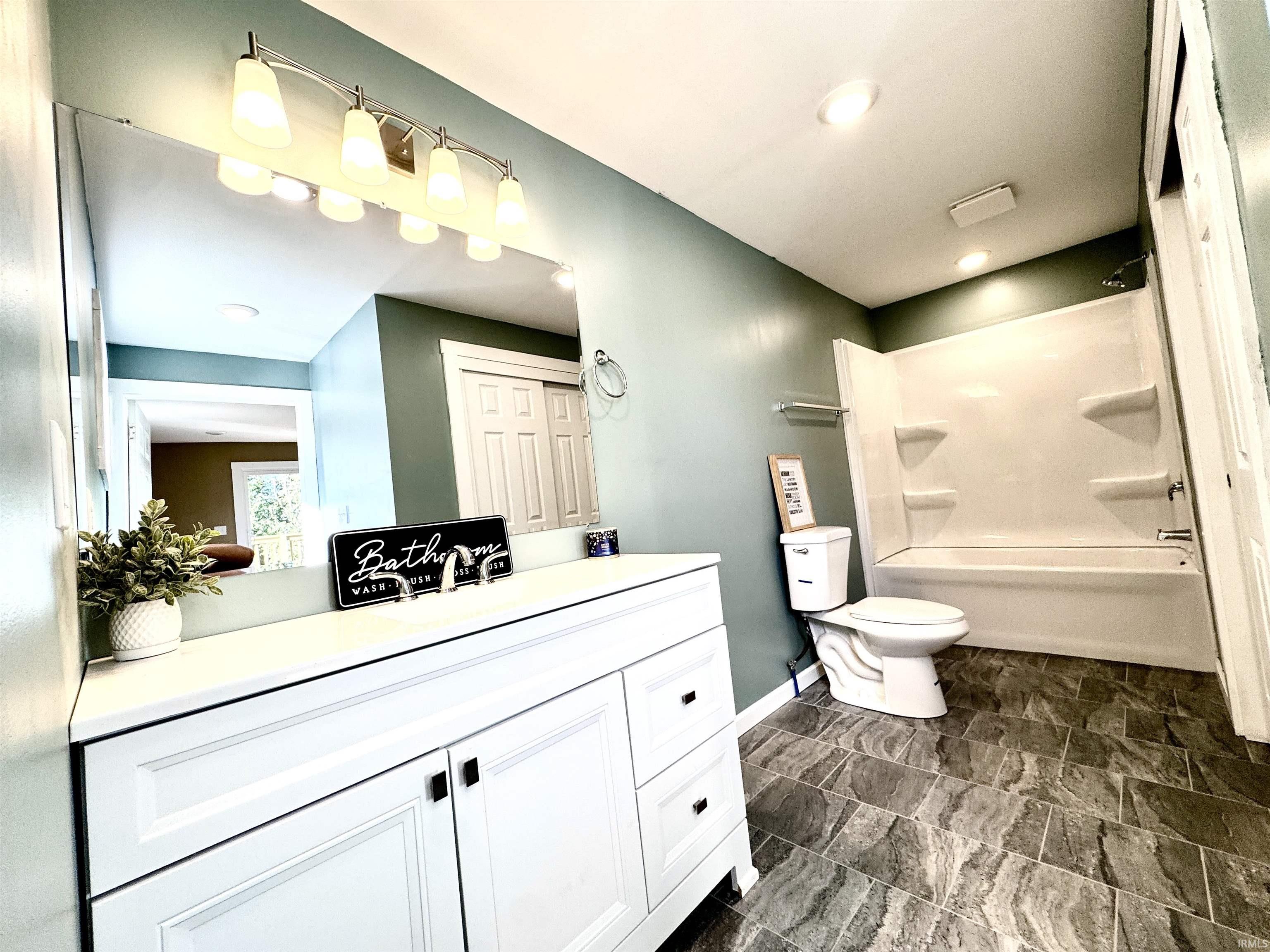 Boonville, Indiana 47601, United States, 3 Bedrooms Bedrooms, ,2 BathroomsBathrooms,Residential,Pending,223258