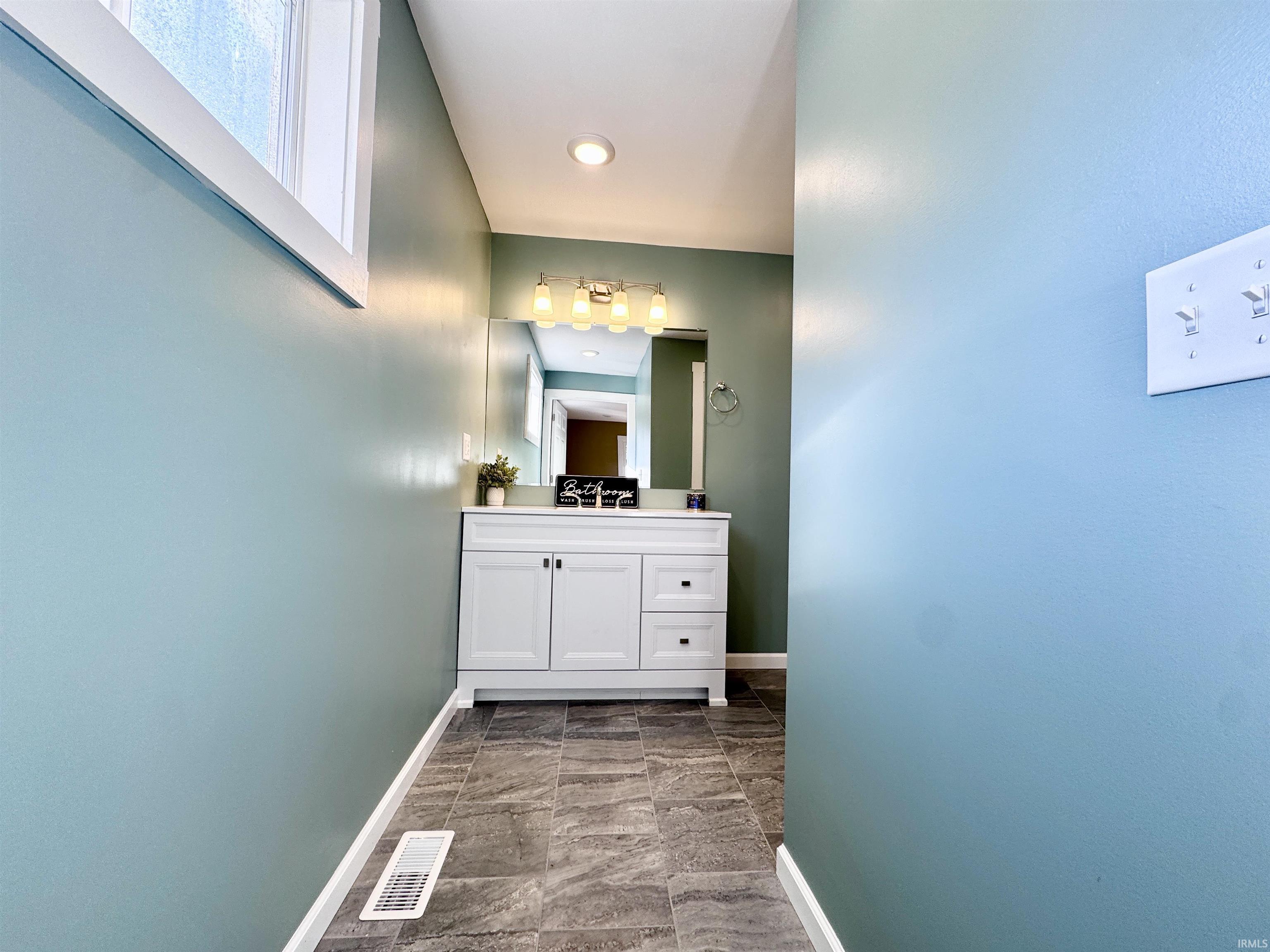 Boonville, Indiana 47601, United States, 3 Bedrooms Bedrooms, ,2 BathroomsBathrooms,Residential,Pending,223258