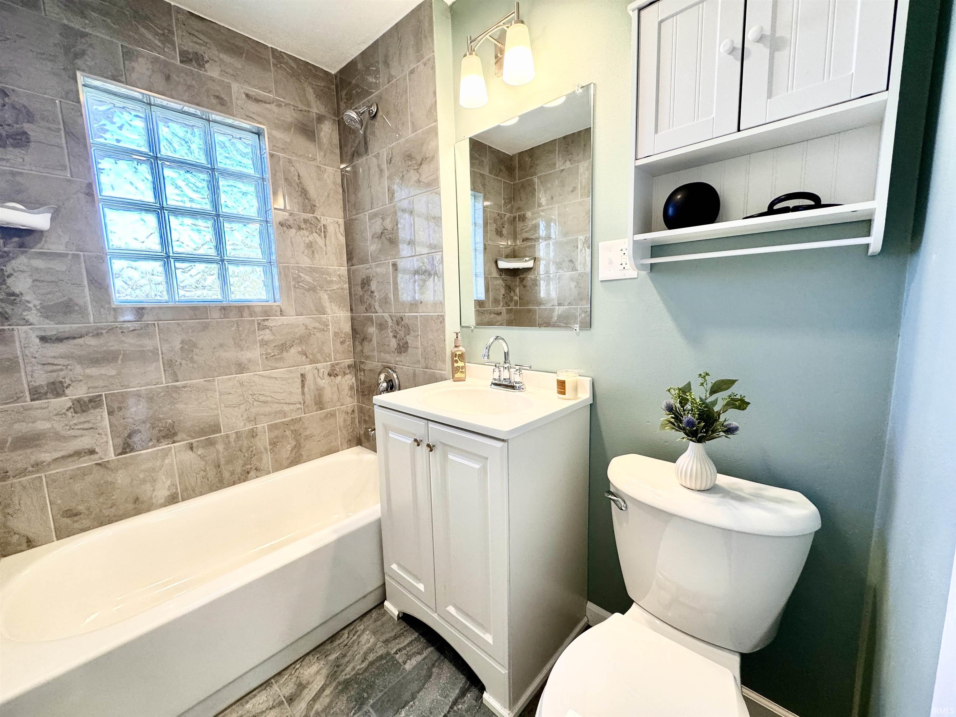 Boonville, Indiana 47601, United States, 3 Bedrooms Bedrooms, ,2 BathroomsBathrooms,Residential,Pending,223258