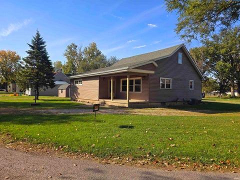 Photo of 102 N East Street, Hartford City, IN 47348 (MLS # 202642455)