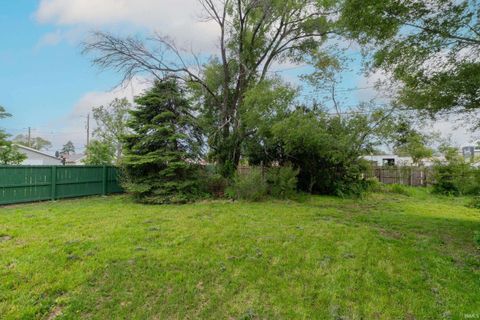 Tiny photo for 2416 Morton Avenue, Elkhart, IN 46517 (MLS # 202618692)