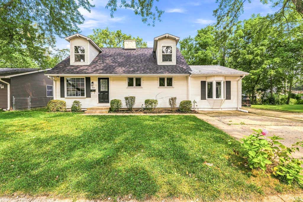 Photo of 554 Ivy Court, Nappanee, IN 46550 (MLS # 202635093)
