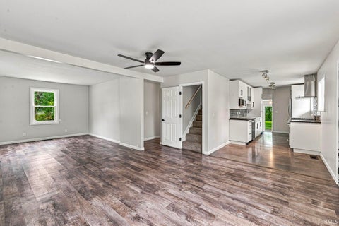 Tiny photo for 554 Ivy Court, Nappanee, IN 46550 (MLS # 202635093)