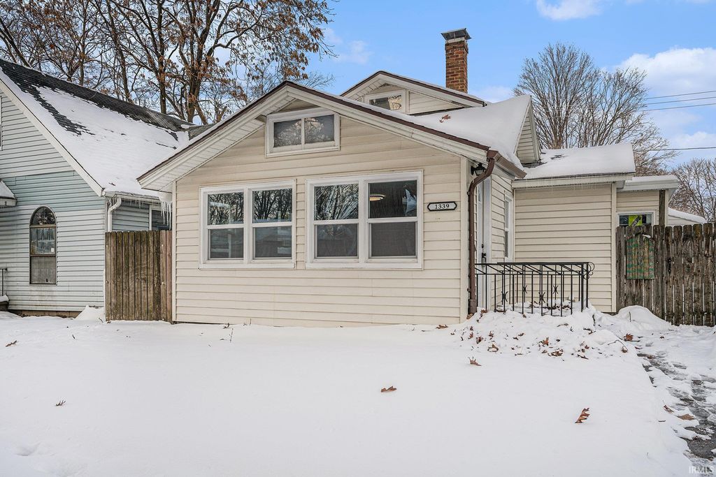 Photo of 1339 E Bowman Street, South Bend, IN 46613 (MLS # 202547968)