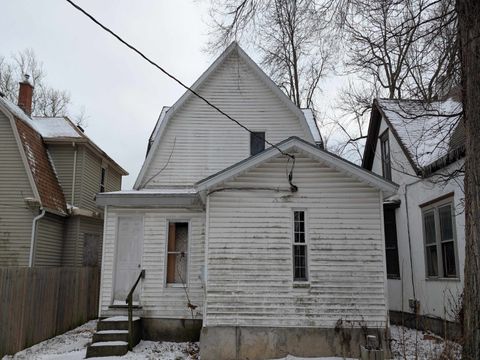 Tiny photo for 318 W Butler Street, Fort Wayne, IN 46802 (MLS # 202604985)