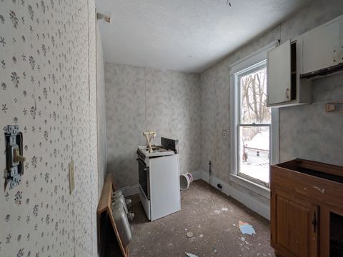 Tiny photo for 318 W Butler Street, Fort Wayne, IN 46802 (MLS # 202604985)