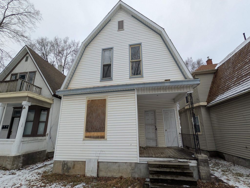 Photo of 318 W Butler Street, Fort Wayne, IN 46802 (MLS # 202604985)