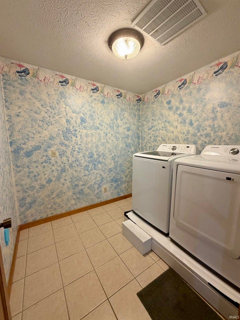 Tiny photo for 124 6Th Street, Covington, IN 47932 (MLS # 202615606)