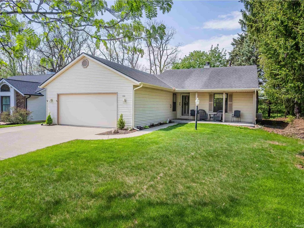 Photo of 3104 Dockshire Lane, Fort Wayne, IN 46804 (MLS # 202615048)