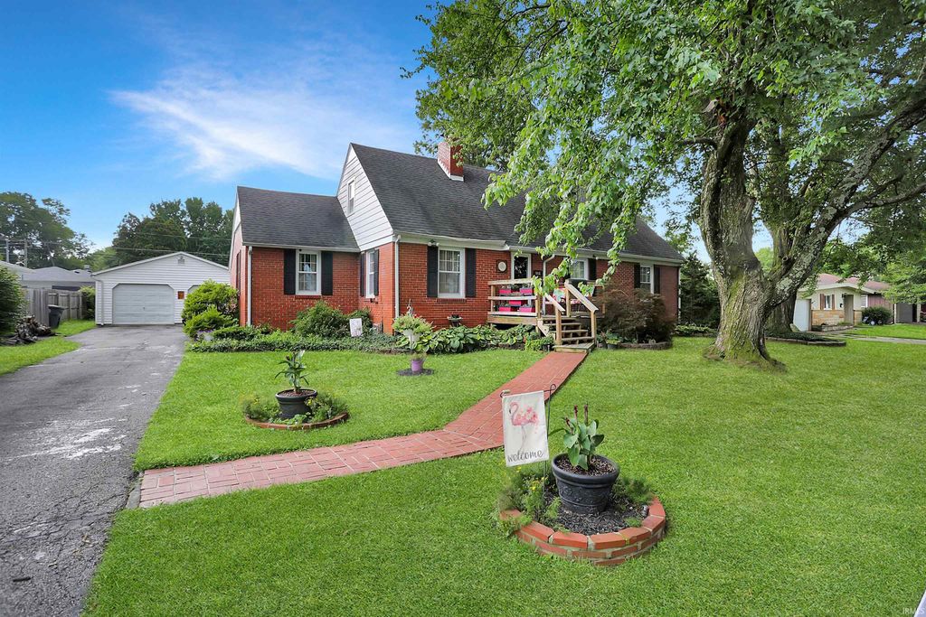 Photo of 908 Stewart Avenue, Evansville, IN 47715 (MLS # 202606627)