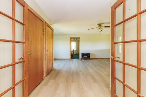 Tiny photo for 1055 E 300 N Road, New Castle, IN 47362 (MLS # 202625504)