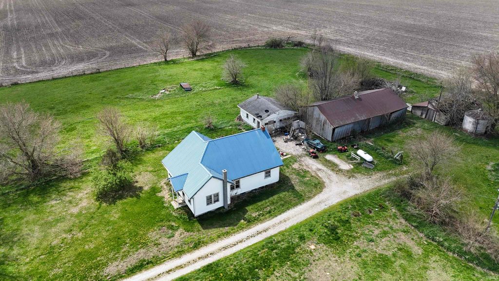 Photo of 7535 N 100 E, Lucerne, IN 46950 (MLS # 202612839)