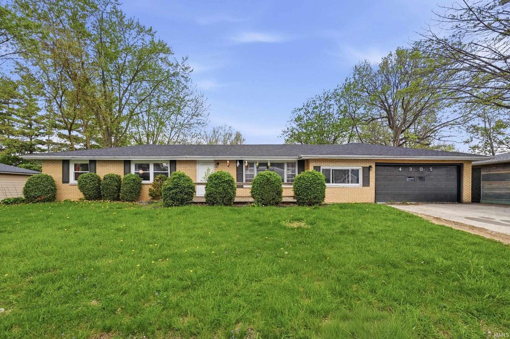 Photo of 4305 N Glenwood Avenue, Muncie, IN 47304 (MLS # 202613648)