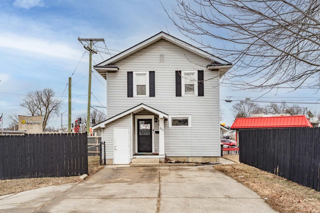 Photo of 2214 Sherman Boulevard, Fort Wayne, IN 46808 (MLS # 202605353)