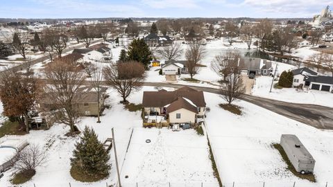 Tiny photo for 215 S Easterday Drive, Shipshewana, IN 46565 (MLS # 202604593)
