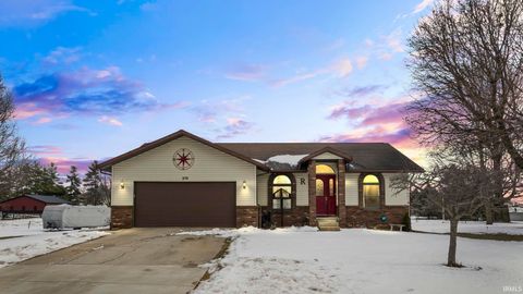 Photo of 215 S Easterday Drive, Shipshewana, IN 46565 (MLS # 202604593)