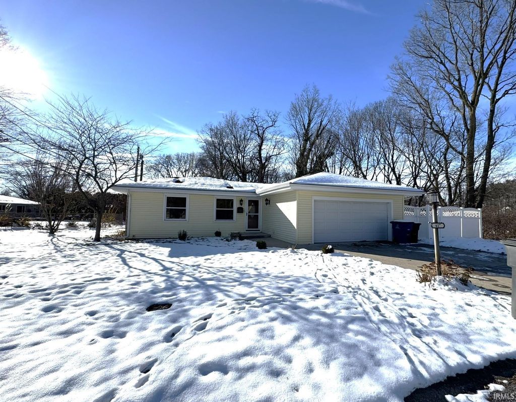 Photo of 617 Berkley Drive, Marion, IN 46952 (MLS # 202548392)