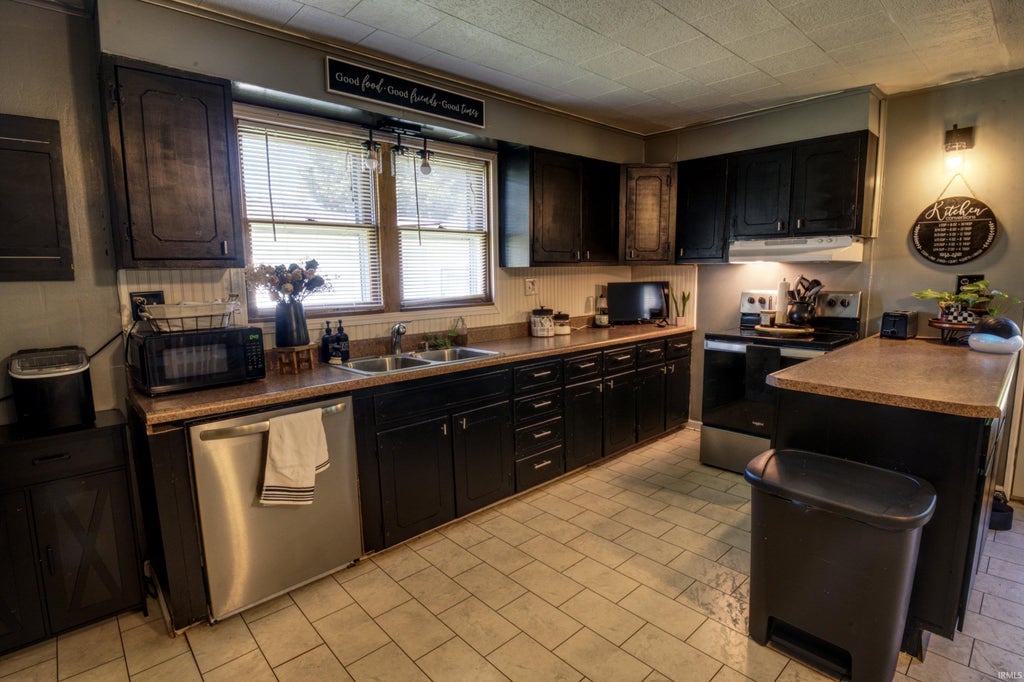 Photo of 1808 Wabash Street, Vincennes, IN 47591 (MLS # 202635589)