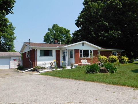 Photo of 1502 W Blaire Pike Rd, Peru, IN 46970 (MLS # 202526479)