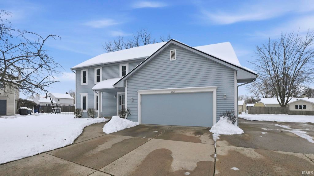 Photo of 2101 White Plains Court, Fort Wayne, IN 46815 (MLS # 202547966)