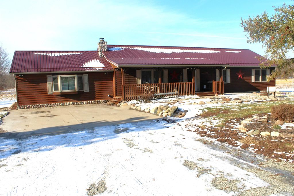 Photo of 10013 S 675 W Road, Silver Lake, IN 46982 (MLS # 202600330)