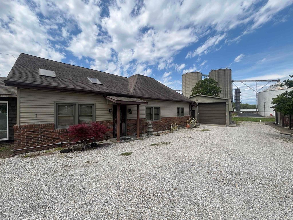 Photo of 100 E 16th Street, Vincennes, IN 47591 (MLS # 202616620)