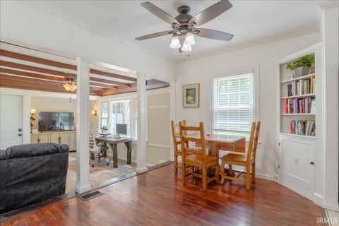 Tiny photo for 6817 Lincoln Avenue, Evansville, IN 47715 (MLS # 202632197)